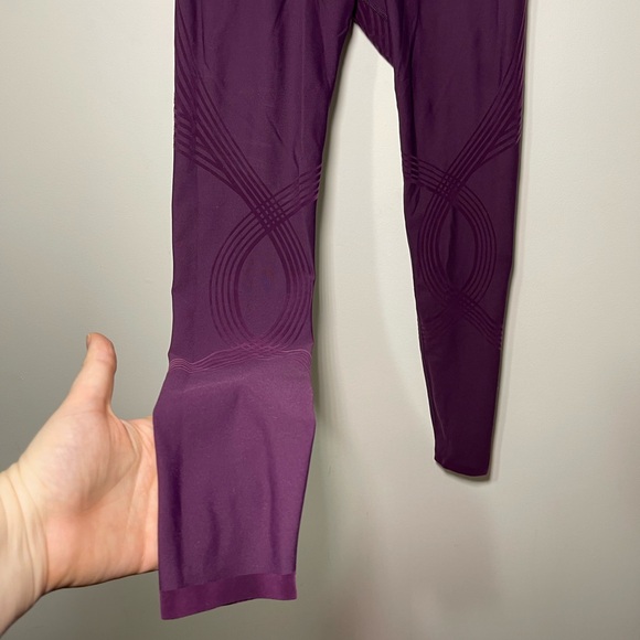 Fanka Deep Purple Reversable body sculpt High Rise Leggings in XS-S - Picture 3 of 12